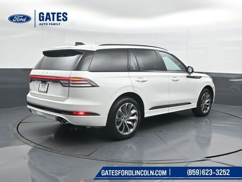 New 2026 Lincoln Aviator AWD image 2