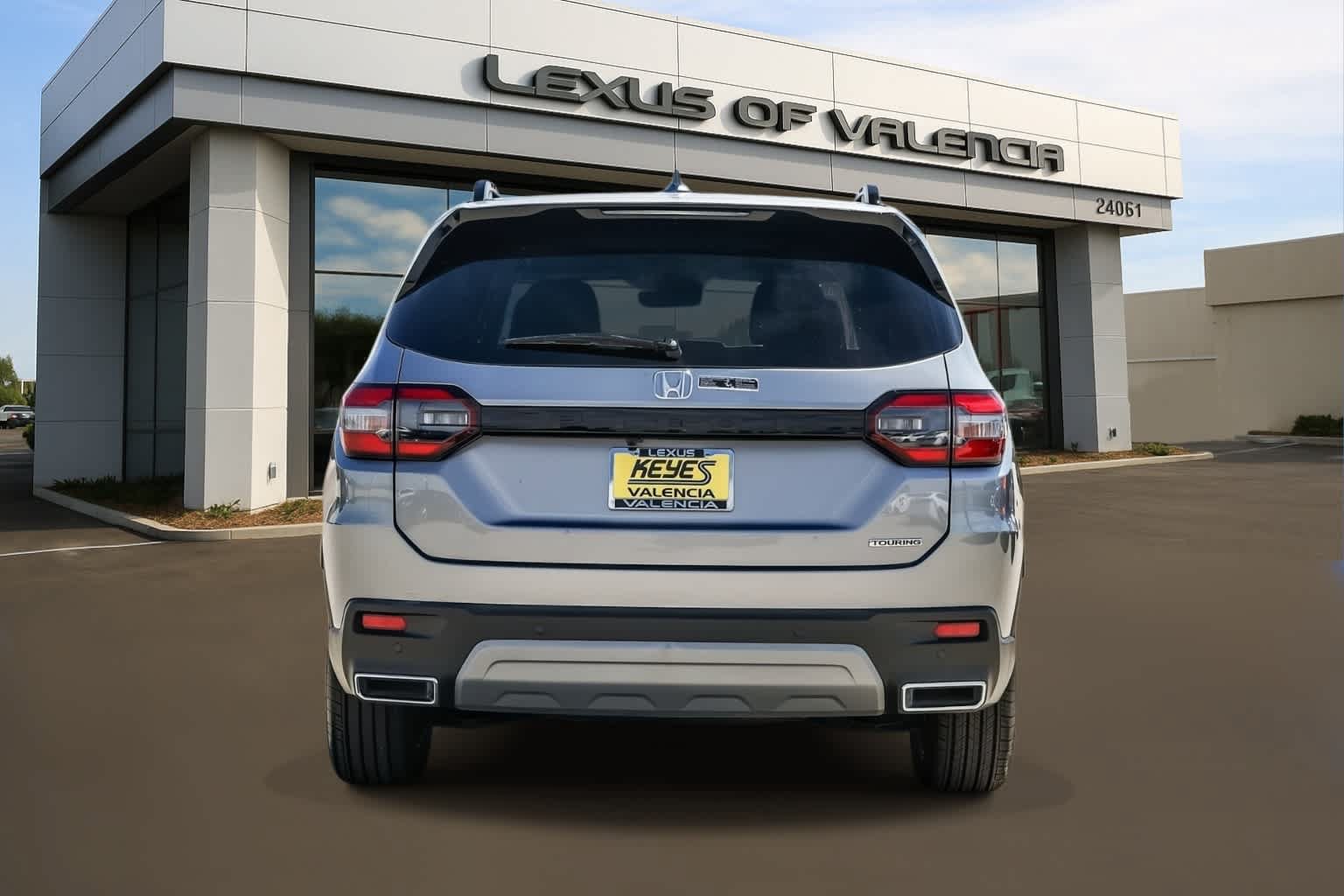 Used 2023 Honda Pilot Touring image 3