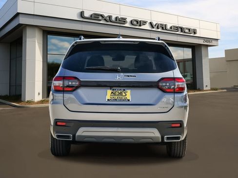 Used 2023 Honda Pilot Touring image 3