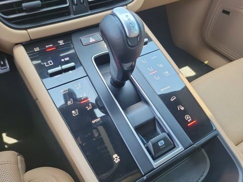 Used 2023 Porsche Macan AWD/4WD image 27