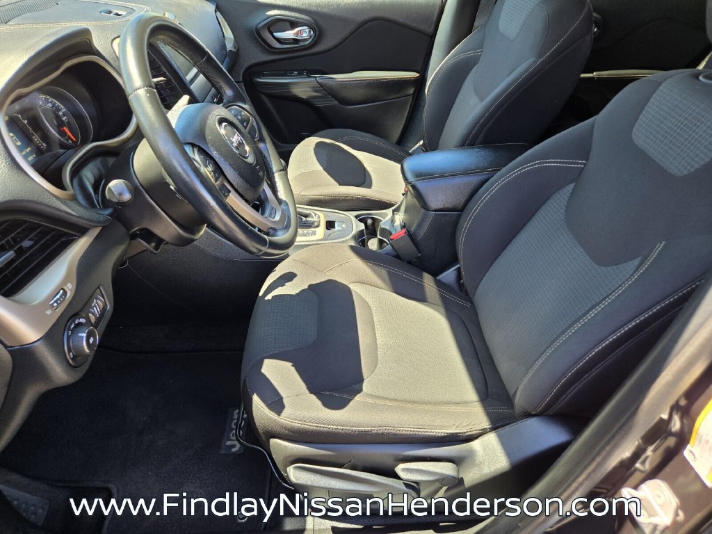 Used 2016 Jeep Cherokee Latitude FWD image 10