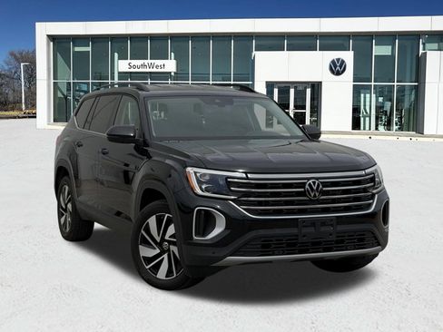 Used 2024 Volkswagen Atlas SE FWD image 1