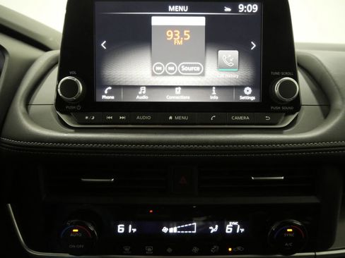 Used 2025 Nissan Rogue SV image 20