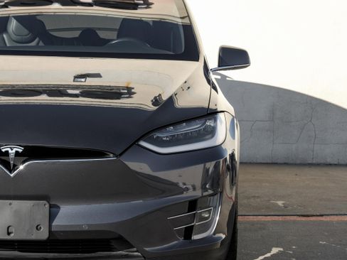 Used 2018 Tesla Model X 75D image 57