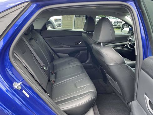 Used 2022 Hyundai Elantra Limited FWD image 17