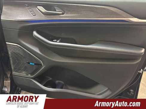 Used 2022 Jeep Grand Cherokee Overland w/ Luxury Tech Group IV image 40