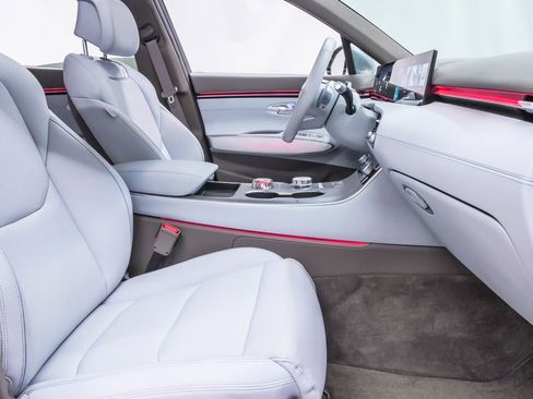 Certified 2026 Genesis GV70 2.5T Advanced image 14