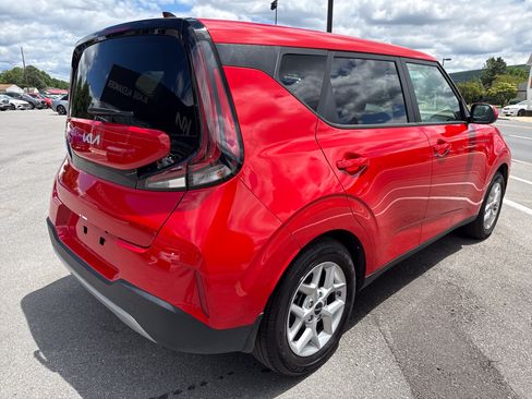 Certified 2025 Kia Soul LX w/ LX Technology Package FWD image 3