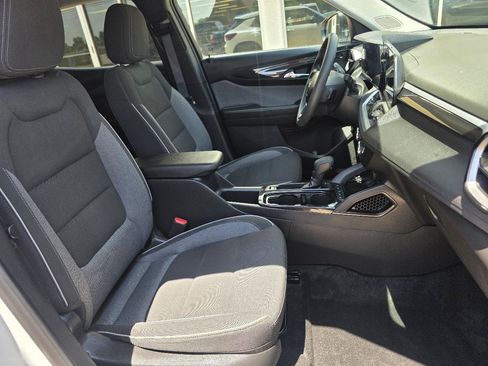 Used 2025 Chevrolet TrailBlazer LS w/ LS Convenience Package FWD image 19