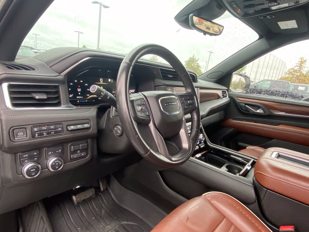Used 2023 GMC Yukon Denali Ultimate AWD/4WD image 9