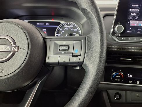 Used 2024 Nissan Rogue SV image 15