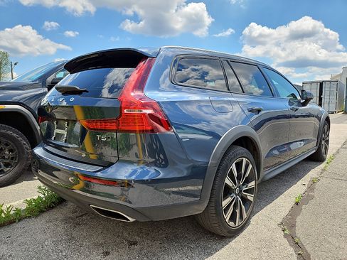 Used 2021 Volvo V60 T5 Cross Country w/ Climate Package AWD/4WD image 7
