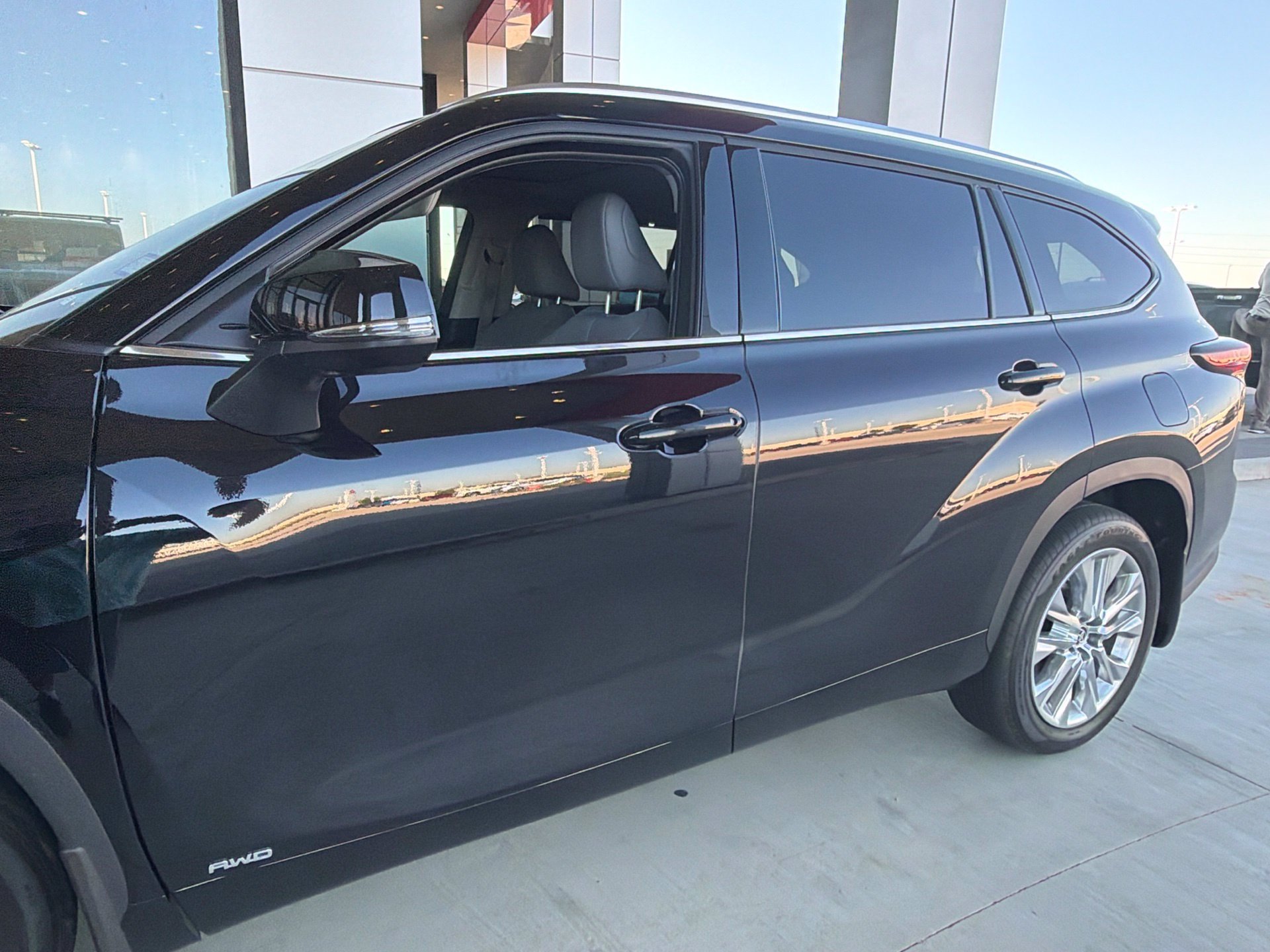 Certified 2026 Toyota Highlander Limited AWD/4WD image 7
