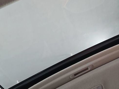 Certified 2025 Hyundai Venue SEL FWD image 22