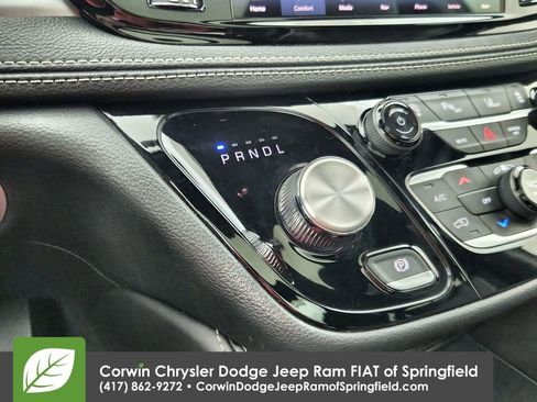 Certified 2025 Chrysler Pacifica Limited image 29