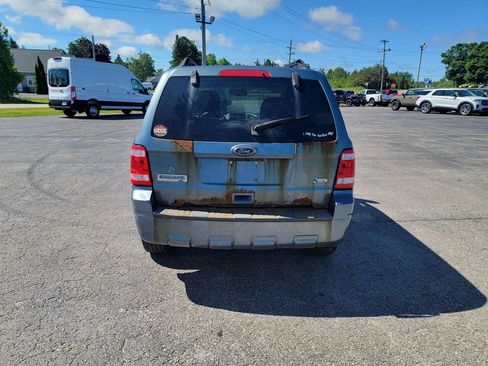 Used 2010 Ford Escape XLT AWD/4WD image 4