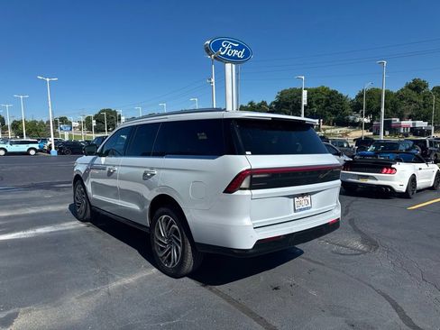 Used 2026 Lincoln Navigator Reserve AWD/4WD image 3