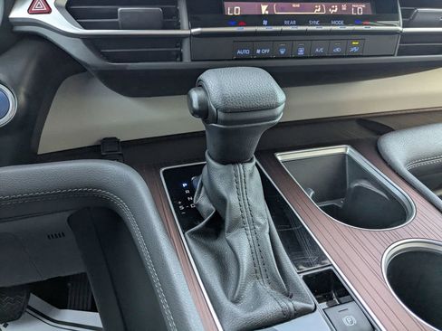 Used 2024 Toyota Sienna LE image 19