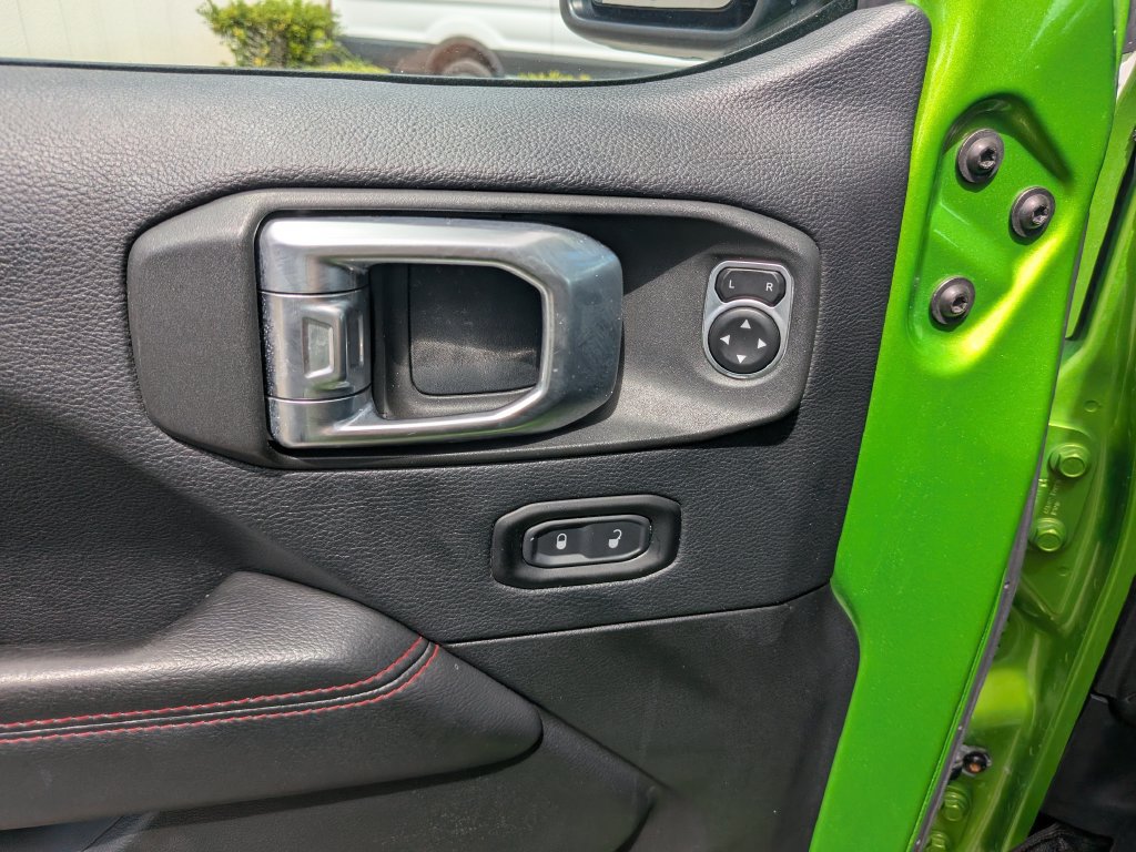 Used 2019 Jeep Wrangler Unlimited Rubicon w/ Dual Top Group AWD/4WD image 19