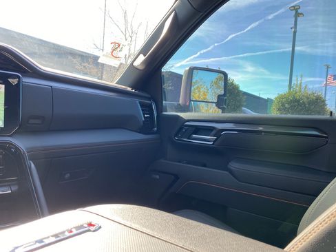 Used 2025 GMC Sierra 2500 AT4 w/ AT4 Premium Plus Package image 21