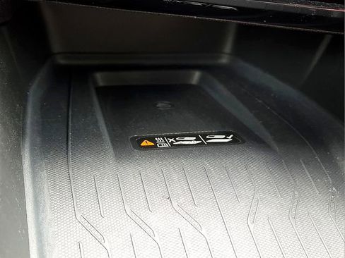 Used 2025 Chevrolet Equinox EV RS FWD image 19