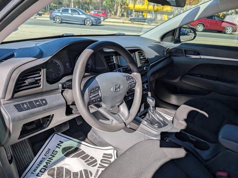 Used 2020 Hyundai Elantra SE w/ Cargo Package (C1) image 12
