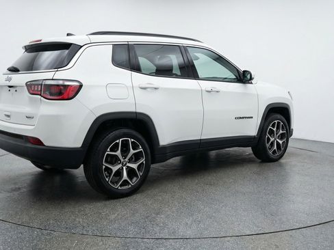 Used 2025 Jeep Compass Limited AWD/4WD image 9