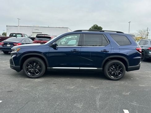New 2025 Honda Pilot Touring image 2