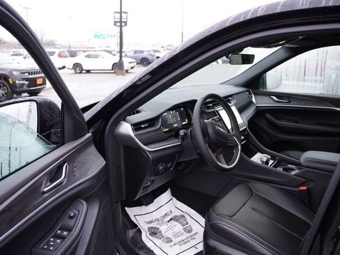 New 2025 Jeep Grand Cherokee Limited w/ Black Appearance Package AWD/4WD image 10