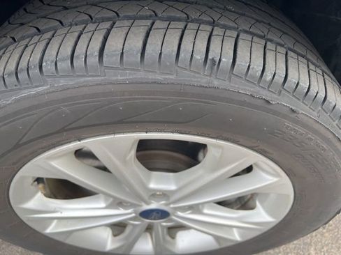 Used 2019 Ford Escape SEL image 3