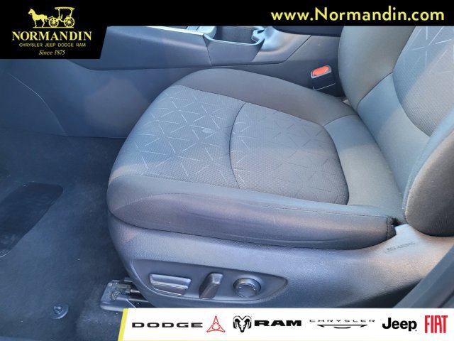 Used 2025 Toyota RAV4 XLE FWD image 17