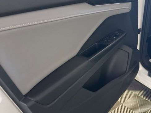 Used 2023 Volkswagen Taos SEL image 21