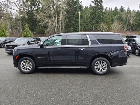 Used 2024 Chevrolet Suburban Premier image 2