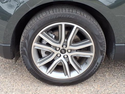 Used 2024 Ford Edge Titanium image 9