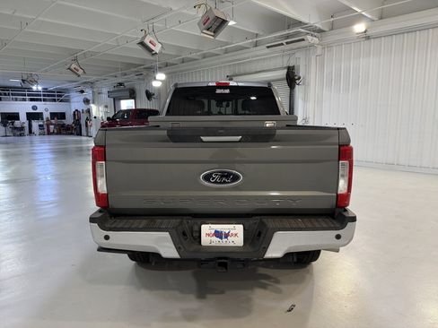 Used 2019 Ford F250 Lariat w/ Chrome Package image 4