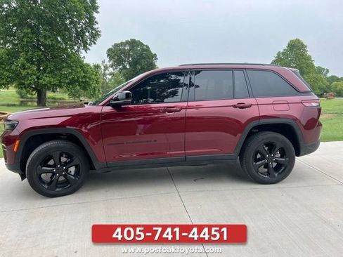 Used 2025 Jeep Grand Cherokee Limited w/ Black Appearance Package AWD/4WD image 3