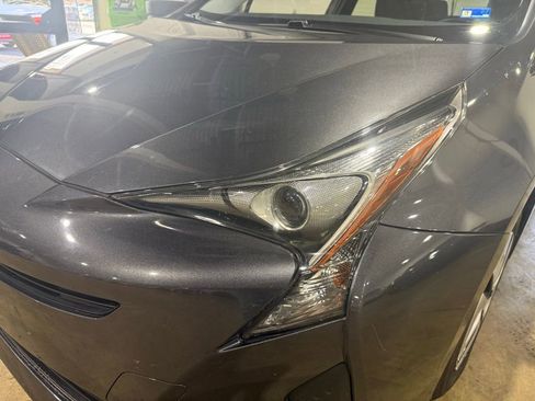 Used 2017 Toyota Prius Three w/ Advanced Technology Package image 8