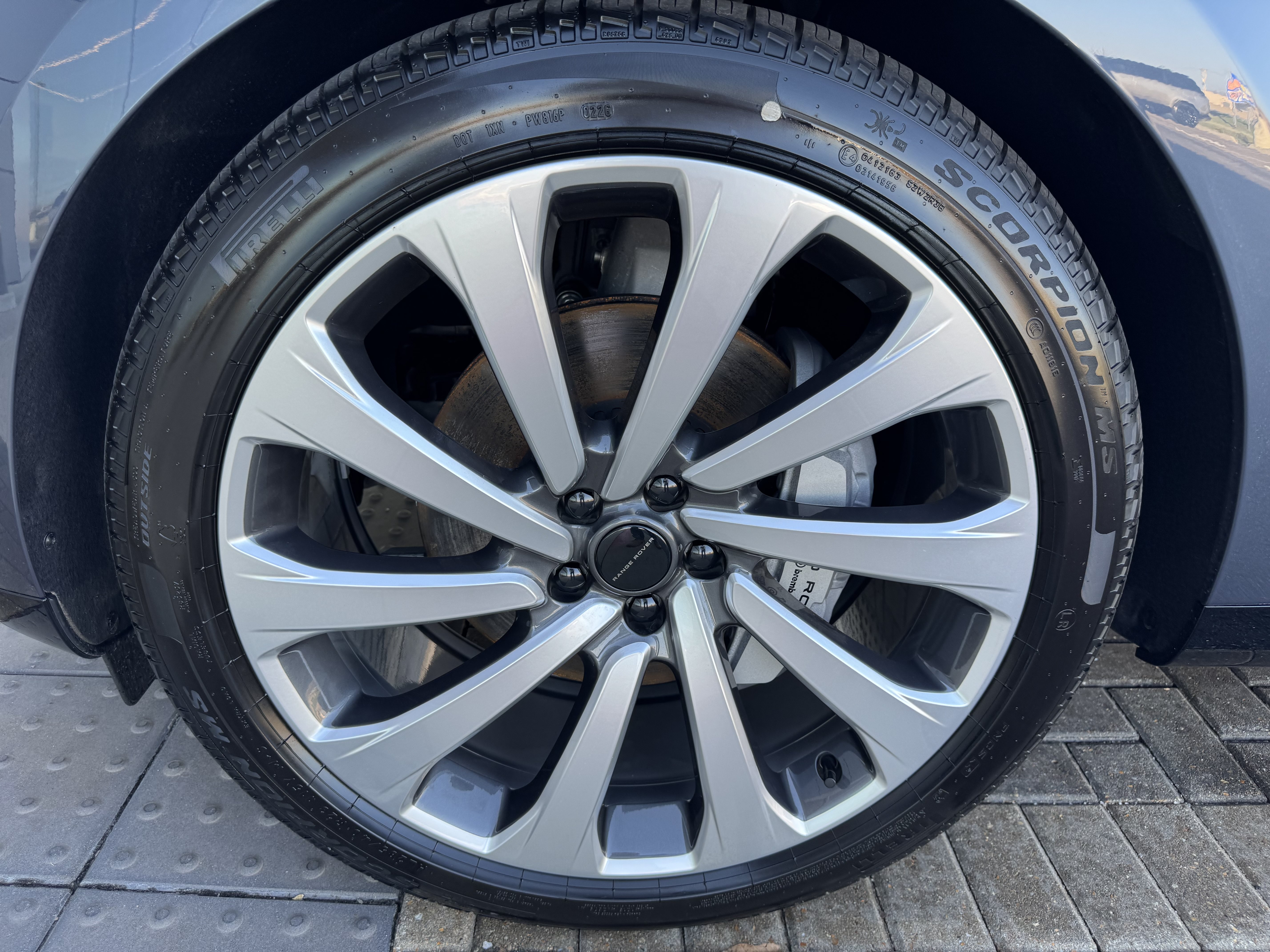 Used 2026 Land Rover Range Rover SE AWD/4WD image 9