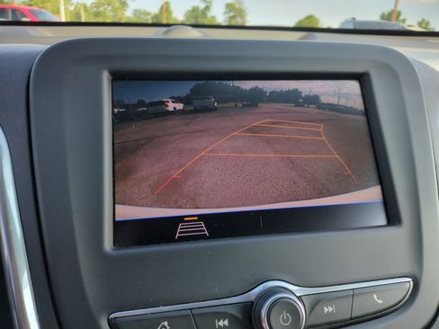 Used 2021 Chevrolet Equinox LT image 11