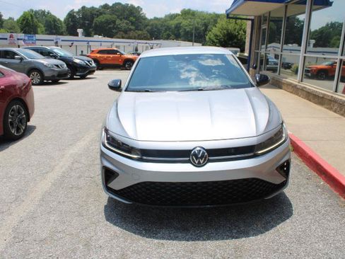 Used 2025 Volkswagen Jetta Sport FWD image 2