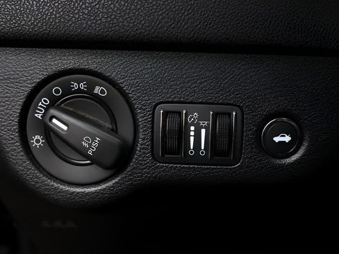 Used 2018 Dodge Charger R/T image 25