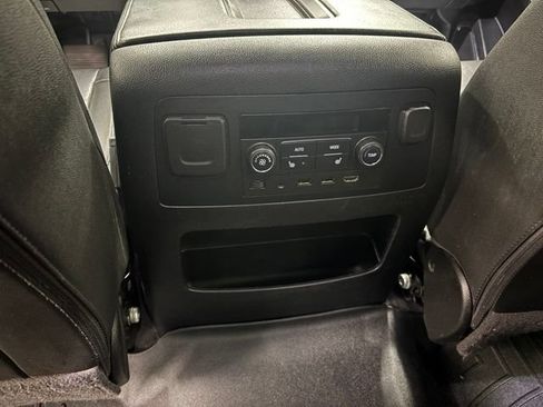 Used 2020 GMC Yukon XL SLT w/ Premium Edition AWD/4WD image 17