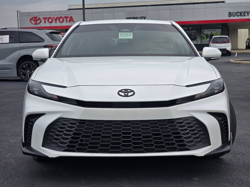 Used 2025 Toyota Camry SE FWD image 3