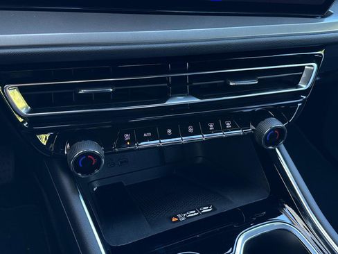 New 2026 Chevrolet Traverse LT image 28