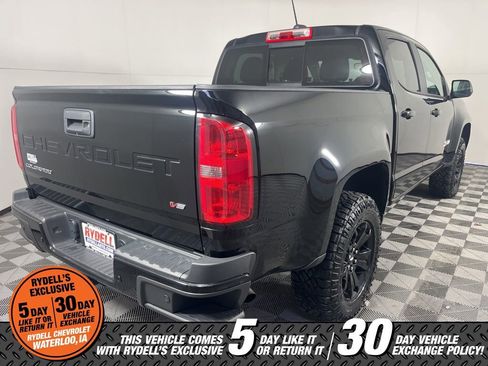 Certified 2022 Chevrolet Colorado Z71 w/ Z71 Midnight Edition image 4