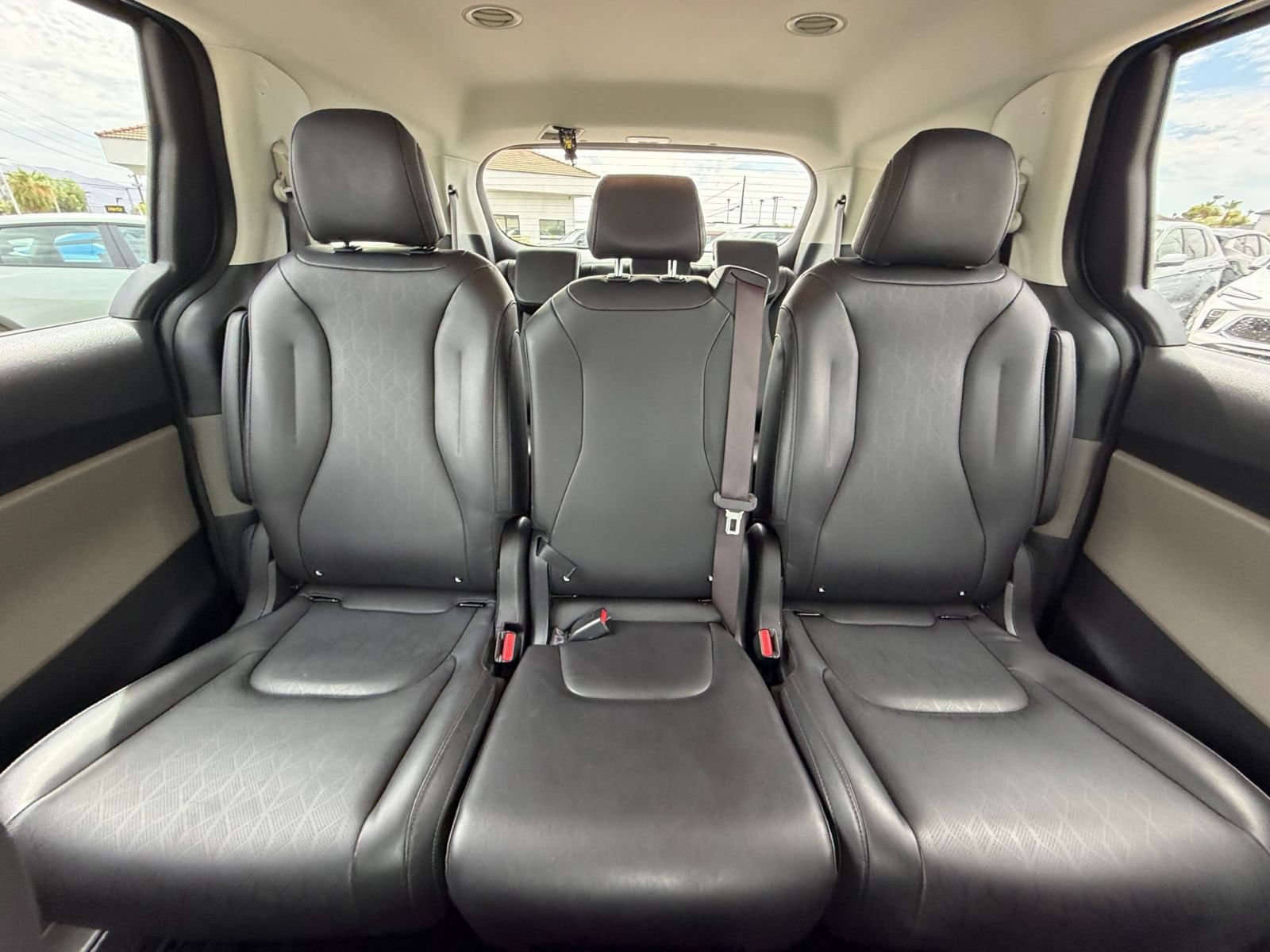 Used 2026 Kia Carnival FWD image 39