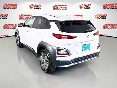 Certified 2021 Hyundai Kona Limited w/ Cargo Package FWD image 2