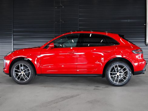 Used 2026 Porsche Macan image 2