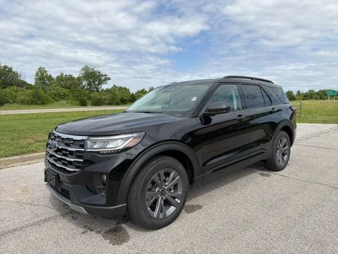 New 2026 Ford Explorer Active w/ Active Comfort Package AWD/4WD image 11