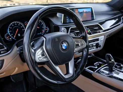 Used 2016 BMW 750i xDrive image 18